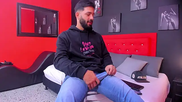 Snapshot of Thiagogomez chatting on October 27, 2025, 12:31 pm Thiagogomez online show from October 27, 2025, 12:31 pm