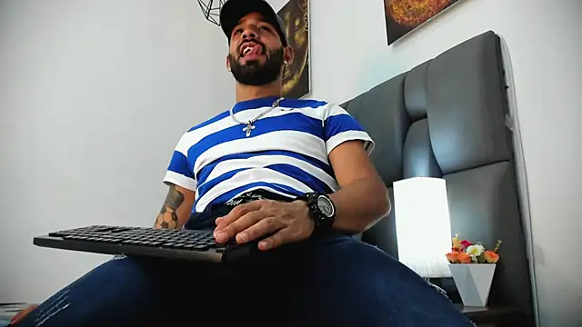 Thiagogomez online show from April 13, 2026, 7:19 pm