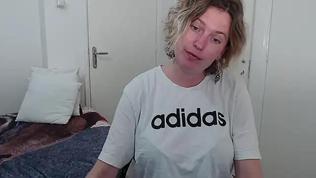 Snapshot of cumfun chatting on February 5, 2026, 7:51 pm cumfun online show from February 5, 2026, 7:51 pm