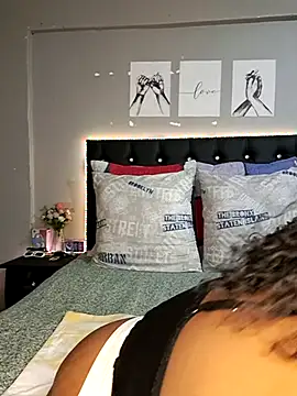 Snapshot of Toya_P chatting on February 13, 2025, 9:06 pm Toya P online show from February 13, 2025, 9:06 pm