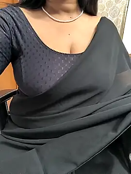 Snapshot of lovely_zara chatting on February 17, 2025, 5:53 pm lovely zara online show from February 17, 2025, 5:53 pm