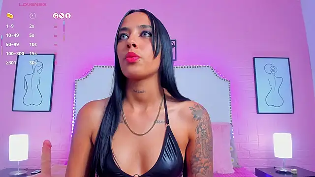 charlotte kisss online show from November 5, 2025, 7:47 pm