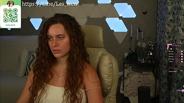 HarleyDeess online show from October 6, 2025, 9:45 pm