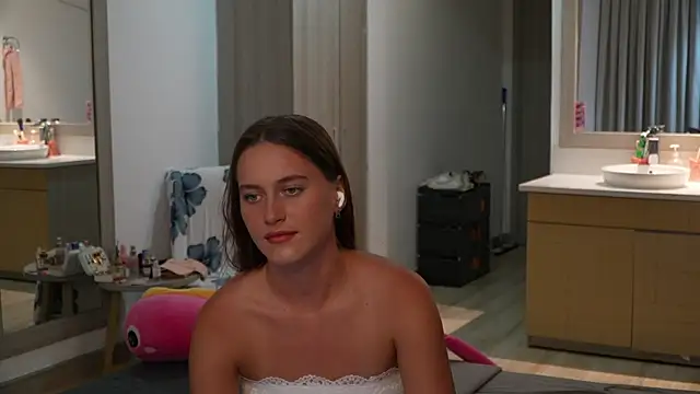HarleyDeess online show from July 6, 2026, 8:11 pm