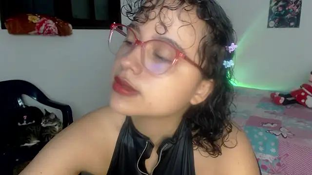 Snapshot of lou_cute chatting on January 26, 2025, 10:24 pm lou cute online show from January 26, 2025, 10:24 pm