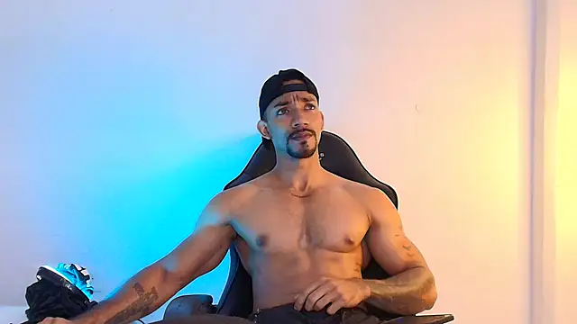 Snapshot of Manolo_Hot1 chatting on January 20, 2025, 2:25 pm Manolo Hot1 online show from January 20, 2025, 2:25 pm