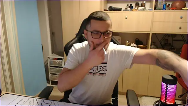 Snapshot of bigpuff_hott chatting on October 20, 2025, 5:02 pm bigpuff hott online show from October 20, 2025, 5:02 pm