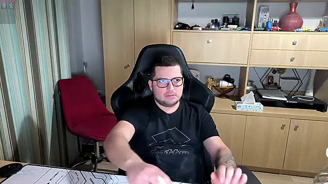 Snapshot of bigpuff_hott chatting on November 3, 2025, 9:16 pm bigpuff hott online show from November 3, 2025, 9:16 pm