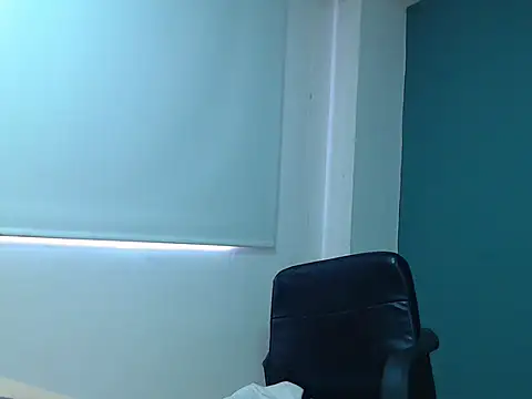 danna- roouss online show from October 5, 2025, 2:48 pm