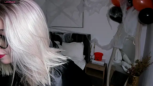 SimonaGerry online show from October 29, 2025, 4:37 am