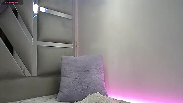 Snapshot of Paola_Lyon_ chatting on February 28, 2025, 10:39 pm Paola Lyon online show from February 28, 2025, 10:39 pm