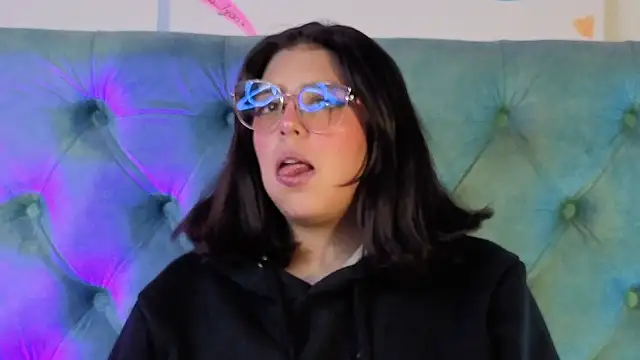 Paola Lyon  online show from February 11, 2026, 11:37 am