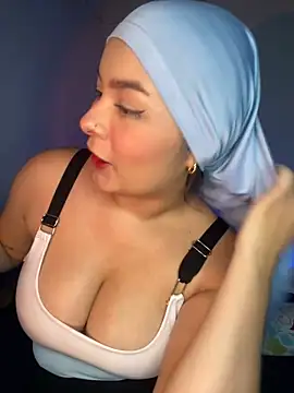 Snapshot of aneesa_darzi chatting on December 4, 2024, 12:52 am aneesa darzi online show from December 4, 2024, 12:52 am