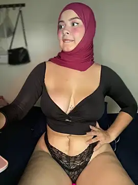 Snapshot of aneesa_darzi chatting on March 11, 2025, 5:24 pm aneesa darzi online show from March 11, 2025, 5:24 pm