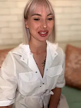 Snapshot of MiaMinx chatting on October 15, 2025, 11:49 pm MiaMinx online show from October 15, 2025, 11:49 pm