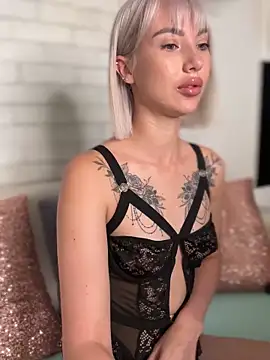 Snapshot of MiaMinx chatting on October 16, 2025, 10:55 pm MiaMinx online show from October 16, 2025, 10:55 pm