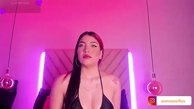 Snapshot of EmmaSwift_ chatting on December 7, 2024, 1:58 am EmmaSwift online show from December 7, 2024, 1:58 am