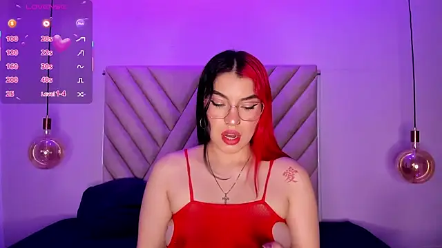 Snapshot of EmmaSwift_ chatting on October 18, 2025, 1:41 am EmmaSwift online show from October 18, 2025, 1:41 am