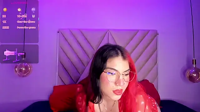 Snapshot of EmmaSwift_ chatting on October 27, 2025, 3:43 am EmmaSwift online show from October 27, 2025, 3:43 am