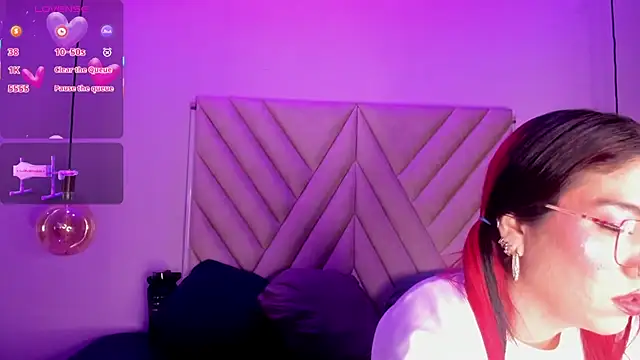 EmmaSwift  online show from November 24, 2025, 1:27 am