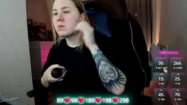 Olivia Munk online show from December 20, 2025, 3:24 am