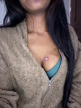 Snapshot of PARI_Hun chatting on December 14, 2024, 12:01 pm PARI Hun online show from December 14, 2024, 12:01 pm