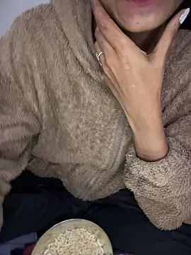 Snapshot of PARI_Hun chatting on December 28, 2024, 11:26 pm PARI Hun online show from December 28, 2024, 11:26 pm