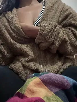 Snapshot of PARI_Hun chatting on December 29, 2024, 3:11 am PARI Hun online show from December 29, 2024, 3:11 am