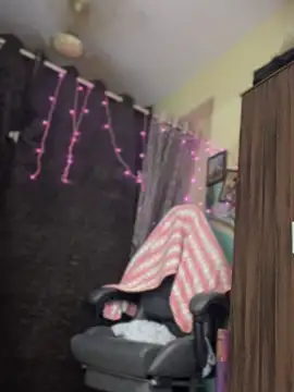 Snapshot of PARI_Hun chatting on January 28, 2025, 8:47 am PARI Hun online show from January 28, 2025, 8:47 am