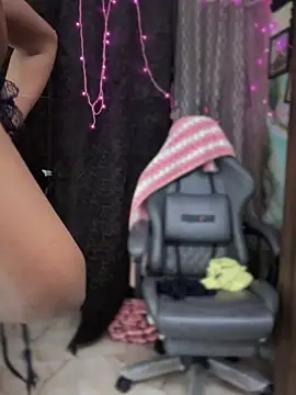 Snapshot of PARI_Hun chatting on February 2, 2025, 5:15 pm PARI Hun online show from February 2, 2025, 5:15 pm