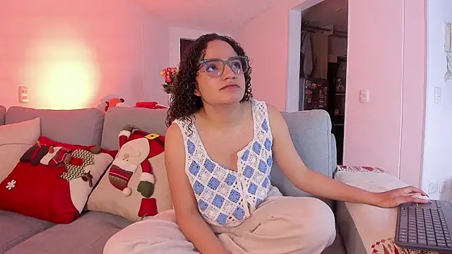 Snapshot of DAHLIA_BROWNIE chatting on December 5, 2024, 3:15 am DAHLIA BROWNIE online show from December 5, 2024, 3:15 am