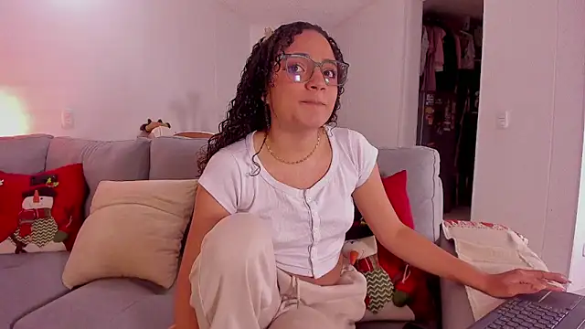 Snapshot of DAHLIA_BROWNIE chatting on January 6, 2025, 5:19 am DAHLIA BROWNIE online show from January 6, 2025, 5:19 am