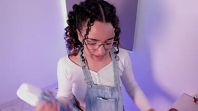 Snapshot of DAHLIA_BROWNIE chatting on March 14, 2025, 7:55 pm DAHLIA BROWNIE online show from March 14, 2025, 7:55 pm