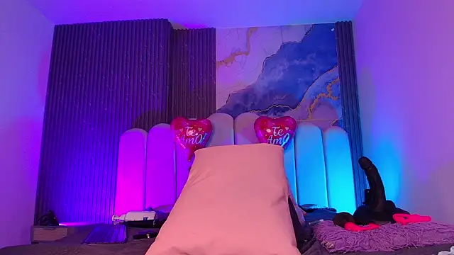 jones maddy  online show from February 17, 2026, 12:01 pm