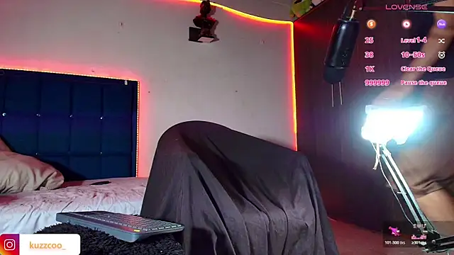 kuzzcoo online show from October 24, 2025, 11:23 pm