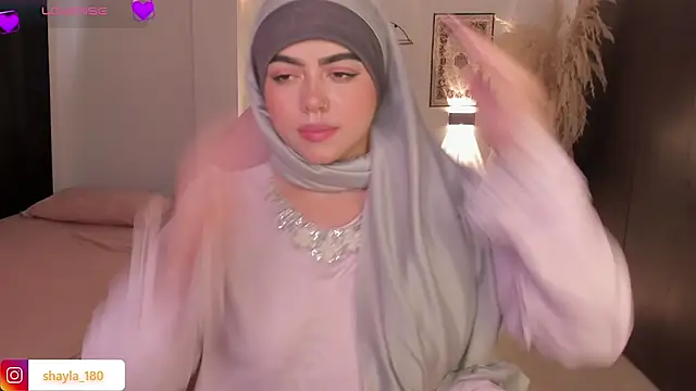 shayla 18 online show from November 18, 2025, 8:13 pm