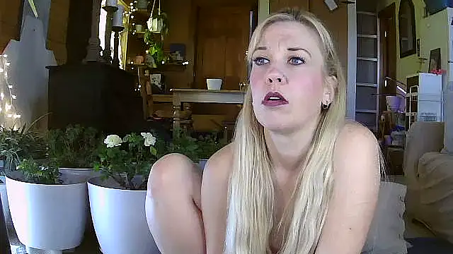 lyra rose online show from April 7, 2026, 5:57 pm