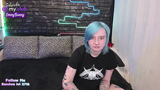 EmmyBunny online show from January 8, 2025, 5:48 pm