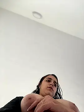 Alicia Ruiz online show from October 8, 2025, 7:44 pm