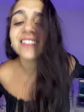 Alicia Ruiz online show from November 19, 2025, 6:08 pm