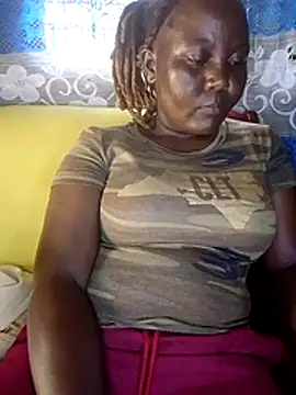 Snapshot of amelinaqueen chatting on April 14, 2026, 1:06 pm amelinaqueen online show from April 14, 2026, 1:06 pm