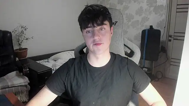 Knuckles17 online show from December 18, 2025, 2:50 am