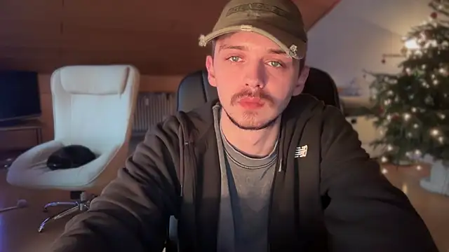 Snapshot of naked_psy chatting on January 13, 2025, 7:43 am naked psy online show from January 13, 2025, 7:43 am