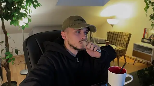 naked psy online show from November 14, 2025, 2:49 pm