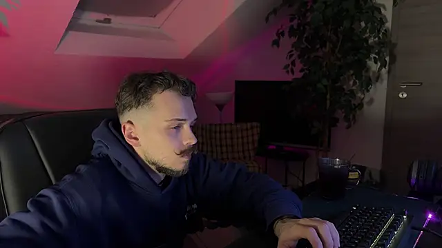 naked psy online show from February 23, 2026, 6:49 pm