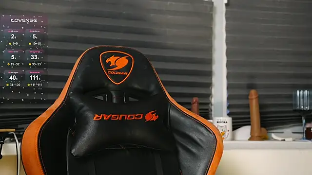 BlueCherryy online show from November 8, 2025, 1:44 pm