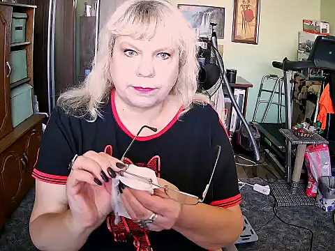 LOLA8888 online show from September 25, 2025, 9:35 am