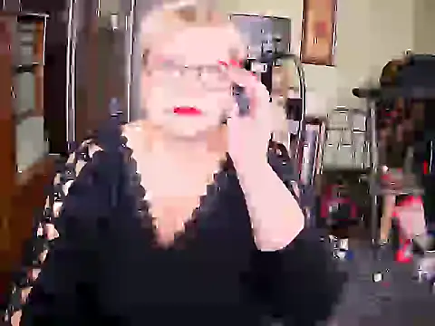 LOLA8888 online show from October 12, 2025, 9:41 am