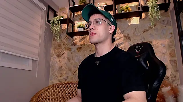 alexgiraldo  online show from January 15, 2025, 11:21 am