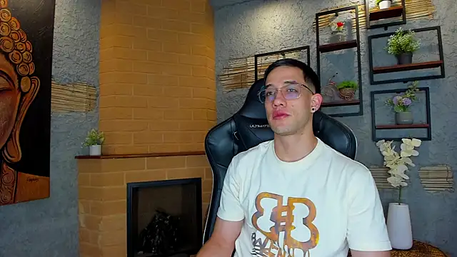 alexgiraldo  online show from February 20, 2025, 11:20 am